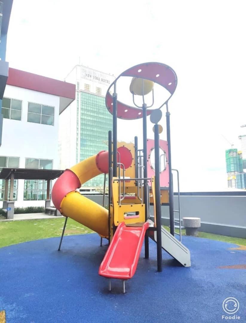 Apartment Johor Twin Galaxy Near Ciq Ksl Free Parking 10pax Johor Bahru