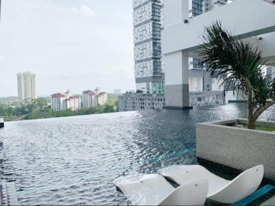 Johor Twin Galaxy Near Ciq Ksl Free Parking 10pax Pangsapuri