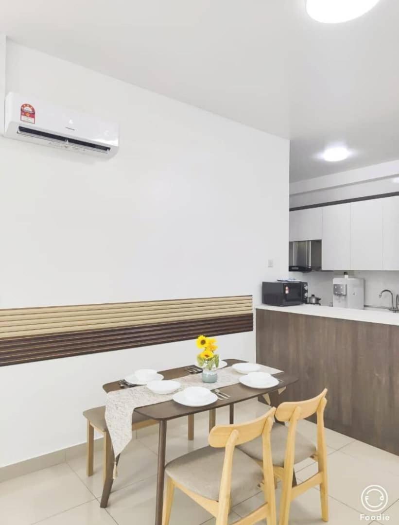 Johor Twin Galaxy Near Ciq Ksl Free Parking 10pax Pangsapuri Johor Bahru