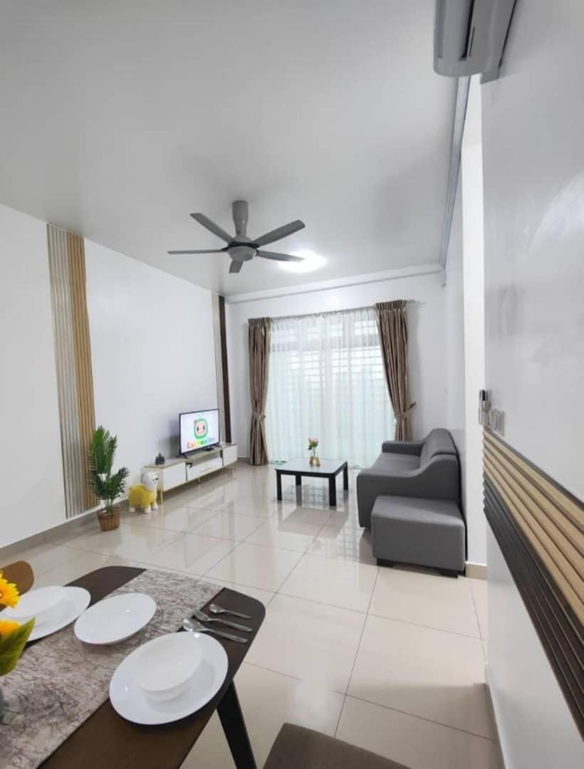 Johor Twin Galaxy Near Ciq Ksl Free Parking 10pax Pangsapuri